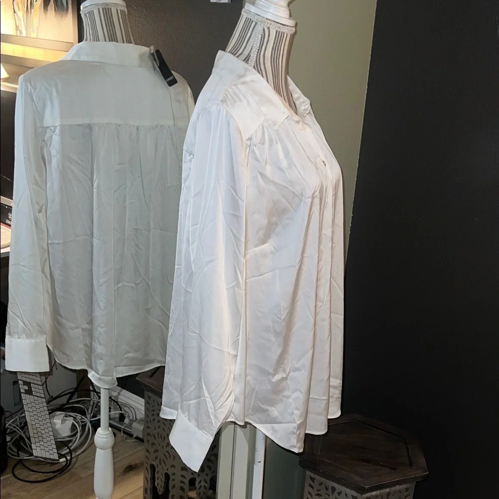 NWT. Torrid, size 2X, White Button Down Shirt - Picture 7 of 11